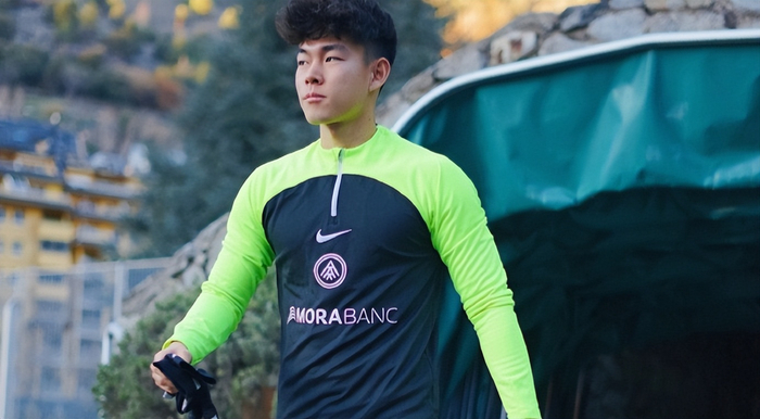 开云体育app-报废了？何小珂才22岁踢不上中乙，球迷：可退役当青训教练|青岛市|中超|青岛西海岸|球队|中甲_新浪体育_新浪新闻